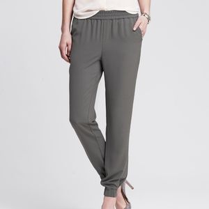 Banana Republic Drapey Lightweight Gray Jogger Casual Pants 2L